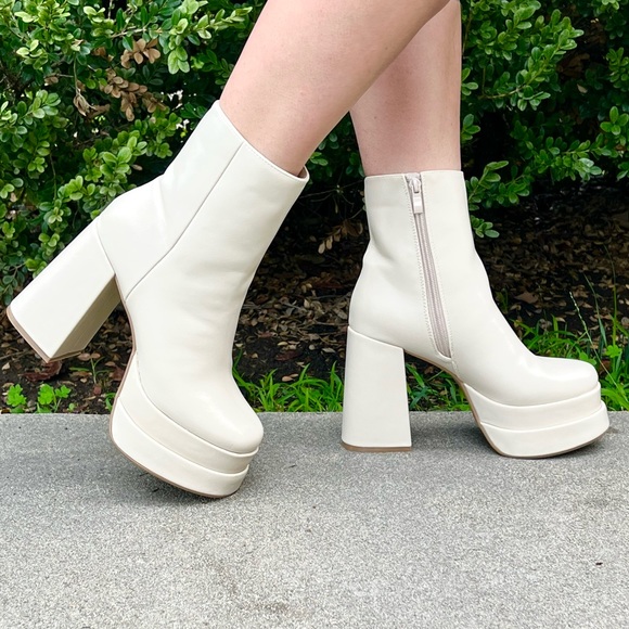 ⚡FINAL SALE! Cream Vegan Leather Platform Ankle Boots - Picture 3 of 5
